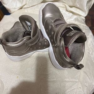 Girls Jordan 9C color is  Metal flake